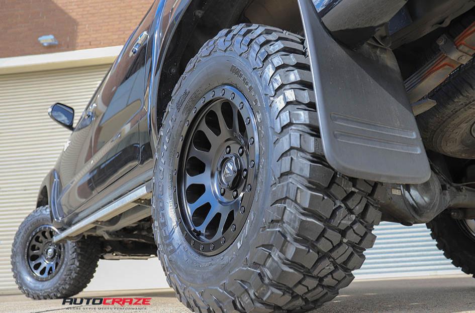 TOYOTA HILUX N70 4WD VAPOR MATTE BLACK